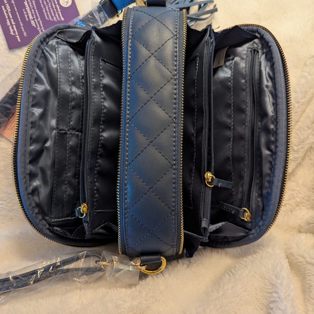 Elegant Blue Quilted Crossbody Bag - Picture 5 of 9